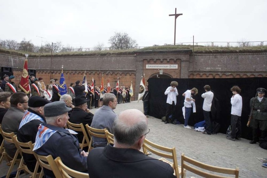 W Forcie VII w Poznaniu uczczono w czwartek pamięć ofiar...