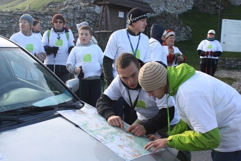 Ogrodzieniec: Maraton nordic walking na Jurze [ZDJĘCIA]