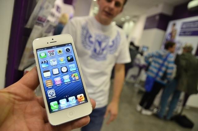 Nocna premiera iPhone'a w Poznaniu: telefon prezentował...