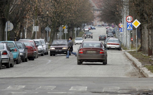 Kierowcy wykorzystują gładki asfalt na ul. Grunwaldzkiej, by wcisnąć pedał gazu