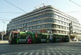 Wrocław: Uciążliwe reklamy na autobusach i tramwajach