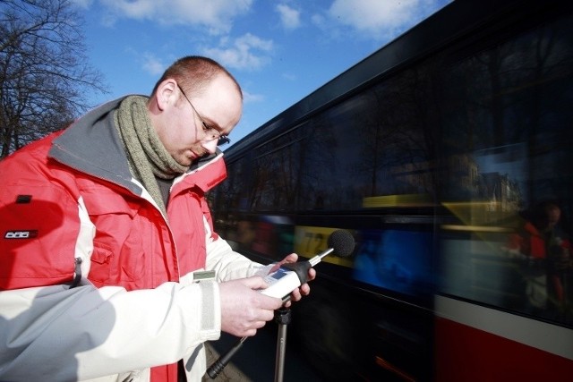 Pomiary natężenia hałasu wywołanego przez przejeżdżające tramwaje