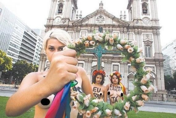 Protest brazylijskiego Femen: Nago przeciw rasizmowi, seksizmowi i homofobii [ZDJĘCIA] 