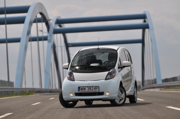 Mitsubishi i-MiEV w zależności od modelu kosztuje między 112...