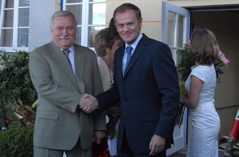 Donald Tusk przybył na imieniny Lecha Wałęsy wraz z małżonką