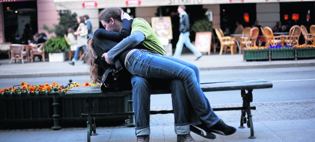 Dzięki coraz popularniejszym profilom spotted poznała się już niejedna para. Niektórzy jednak sądzą, że korzystają z nich tylko nieporadne osoby, które nie mogą zdobyć się na odwagę, by do kogoś zagadać od razu