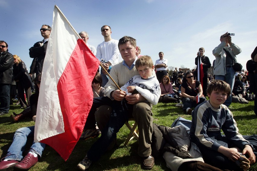 Modlili się za duszę zmarłych na Błoniach (ZDJĘCIA)