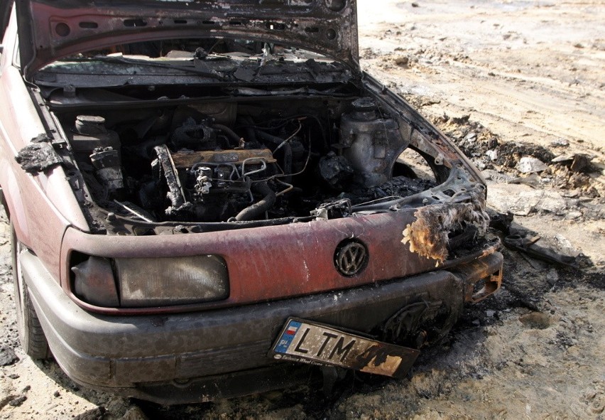 Ul. Laurowa: Spłonęły kolejne samochody (ZDJĘCIA)