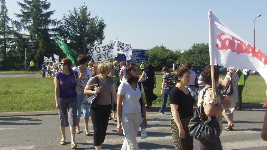 Protest w Kraśniku: Pracownicy szpitala blokowali drogę K-19