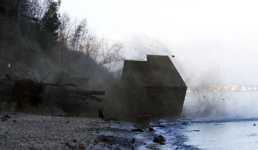Gdynia: Powojenny bunkier spadł z redłowskiego klifu [FILM, ZDJĘCIA]