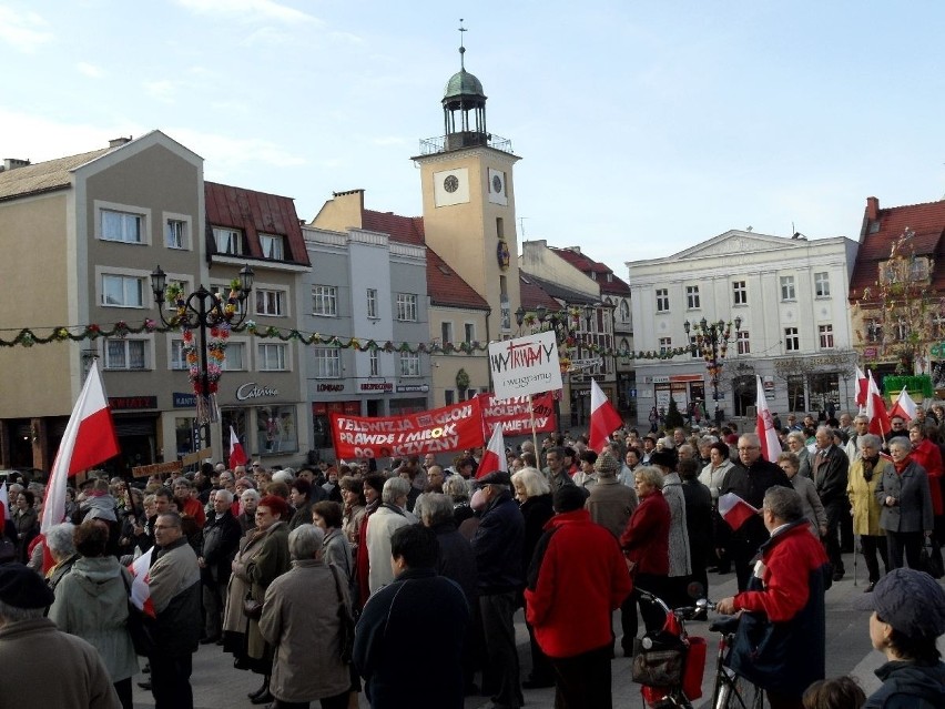 Marsz w Rybniku w 2. rocznicę katastrofy smoleńskiej [ZDJĘCIA i WIDEO]