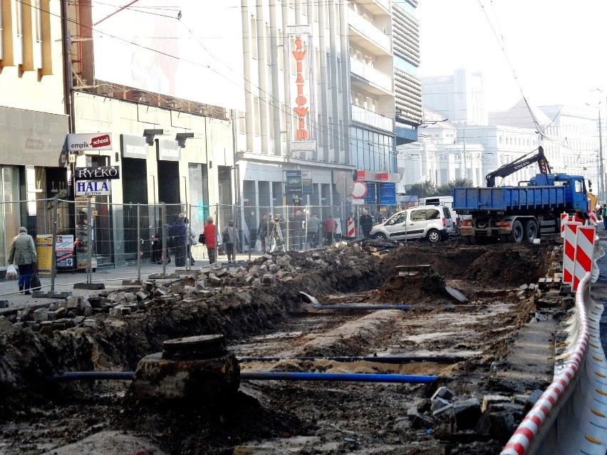 Katowice: Najdroższa ulica handlowa na Śląsku rozkopana wzdłuż i wszerz [ZDJĘCIA]