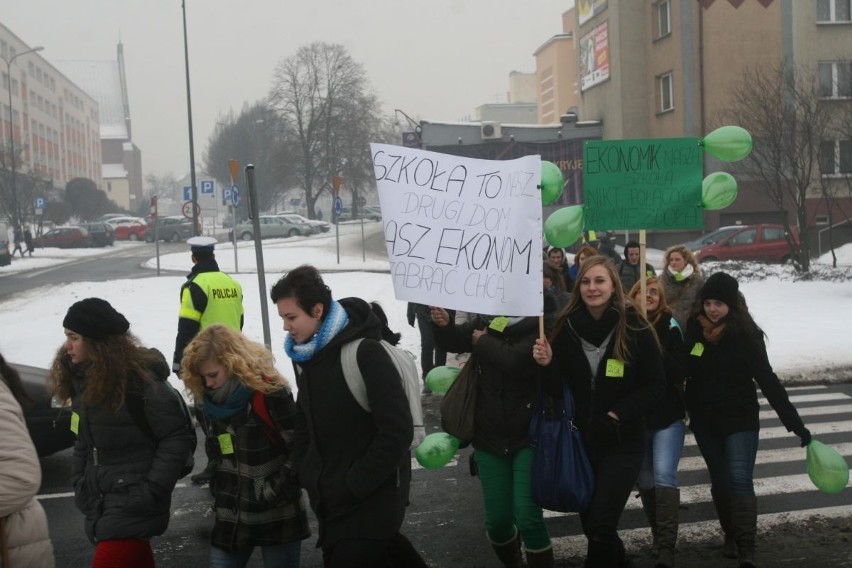 Manifestacja młodzieży Ekonomika z Raciborza [ZDJĘCIA i WIDEO]