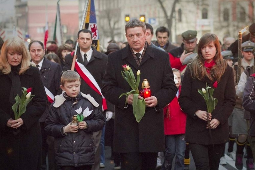 Świdnica: Marsz ku czci poległych pod Smoleńskiem (ZDJĘCIA)