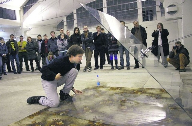 Michał Bałdyga, performance &#8222;Opozycja, przeciwieństwo&#8220;. 