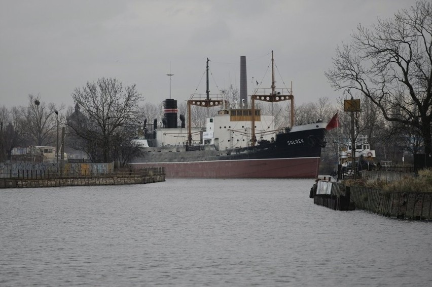 Gdańsk: Statek Sołdek po remoncie wrócił na Motławę (ZDJĘCIA, FILM)