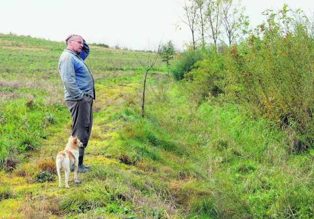 Józef Bróg od siedmiu lat walczy w urzędach o utwardzenie tej drogi