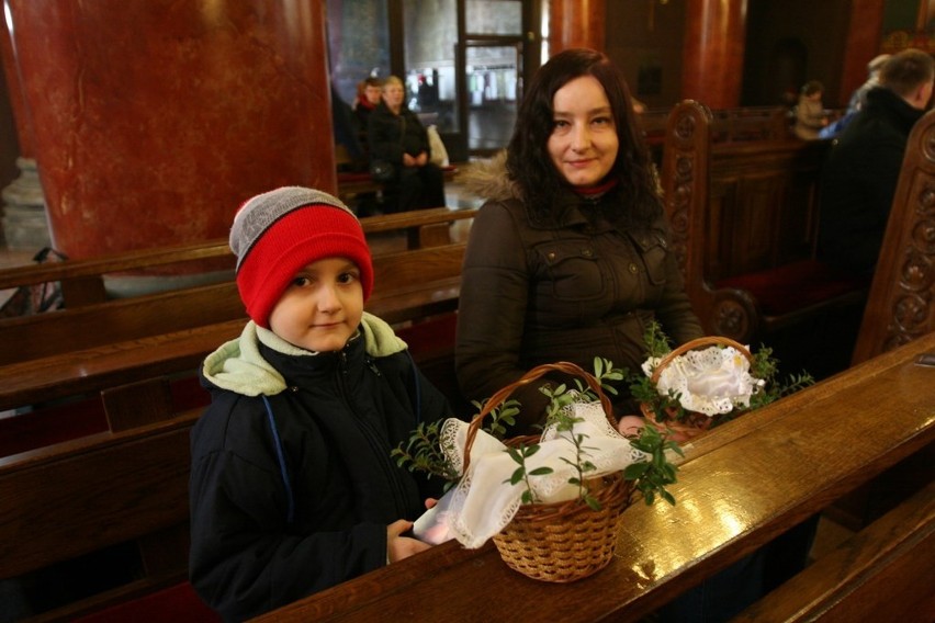 Święcenie pokarmów w katedrze w Sosnowcu
