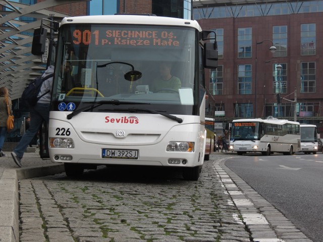 Ostatni autobus linii 901 wyjedzie z Wrocławia o godz. 0.45