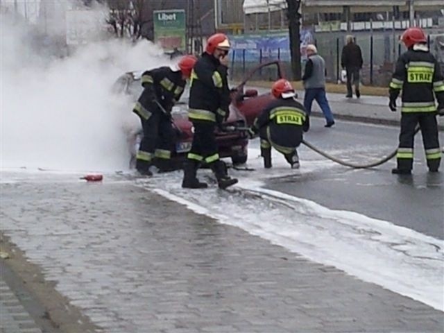 Wrocław: Wybuch samochodu na Karmelkowej (ZOBACZ)