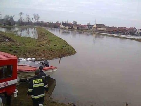 Powódź na Dolnym Śląsku. Zamknięta droga Wrocław-Poznań (ZDJĘCIA i FILM)