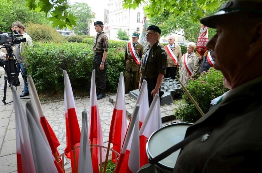 Poznań: Upamiętnili ofiary komunizmu - żołnierzy powojennej konspiracji [ZDJĘCIA]