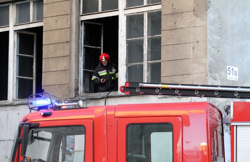 Wrocław: Pożar magazynu przy ul. Kościuszki. Jedna osoba ranna (ZDJĘCIA)