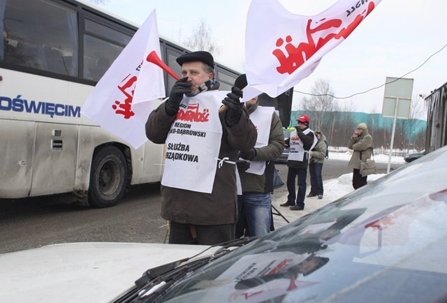 Pikieta Solidarności przed fabryką Fiat Auto Poland w...