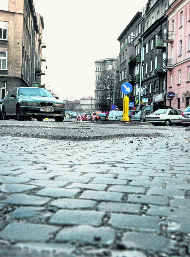 Na Śląskiej prawie już nie ma asfaltu. Wkrótce całkiem zniknie