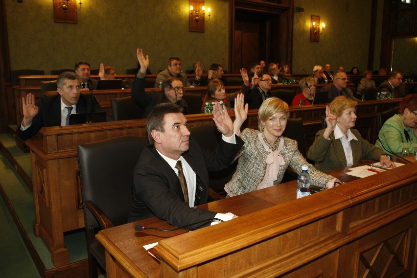 Protest przeciw podwyżkom cen biletów MPK (ZDJĘCIA)