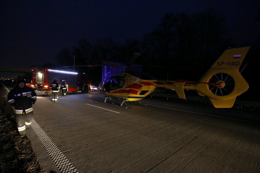 Śmierć na autostradzie A4. Samochód dachował (ZDJĘCIA)