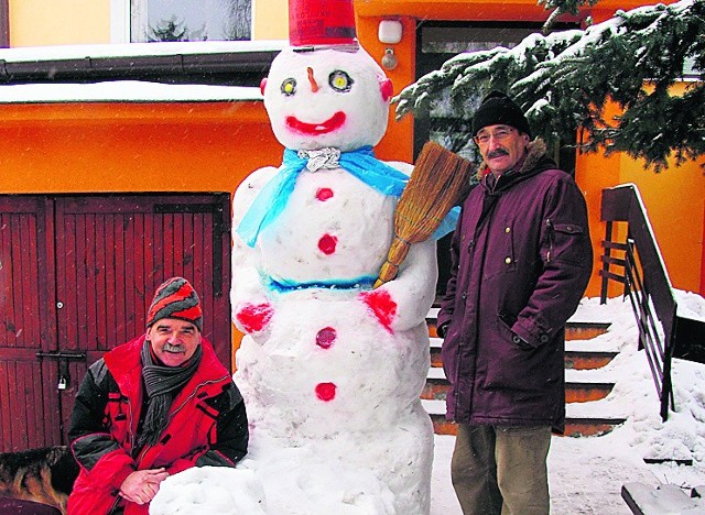 Zimowy stróż z ulicy Nowomiejskiej