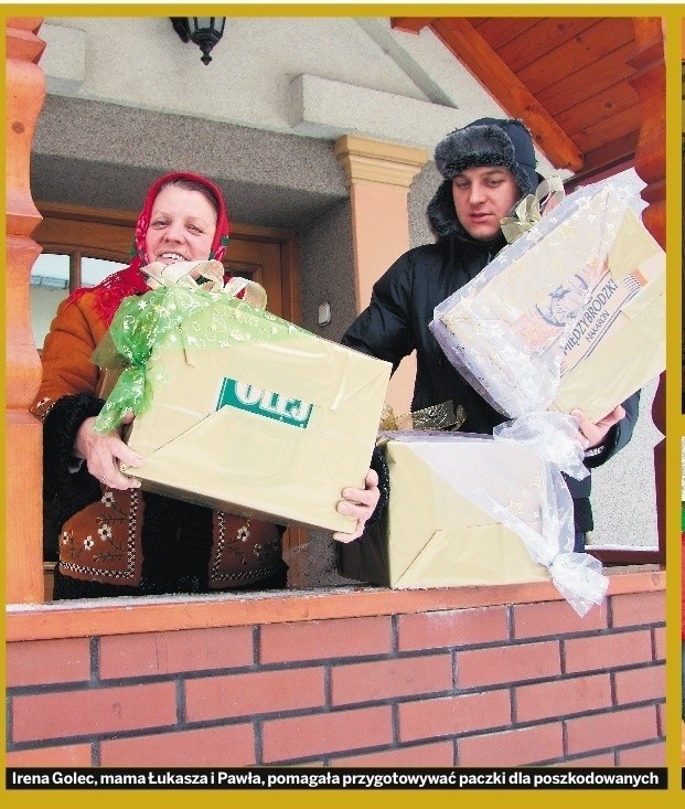 Irena Golec, mama Łukasza i Pawła, pomagała przygotowywać paczki dla poszkodowanych