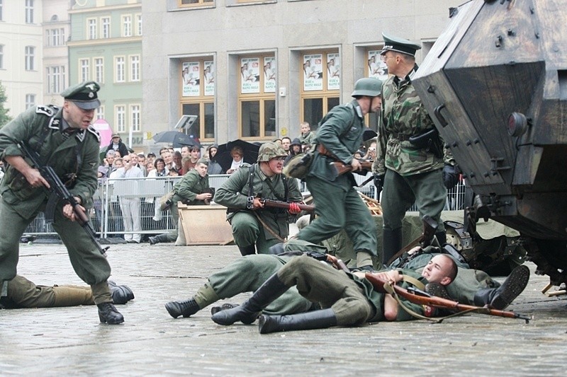 Wrocław: Rekonstrukcja Powstania Warszawskiego w Rynku