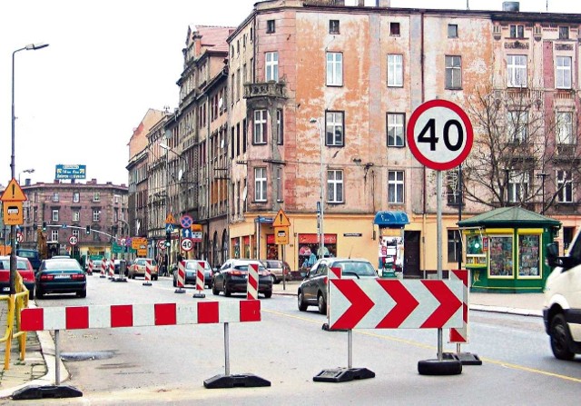 Nie tylko w  godzinach szczytu korek ciągnie się ul. Piłsudskiego aż do ul. Witczaka