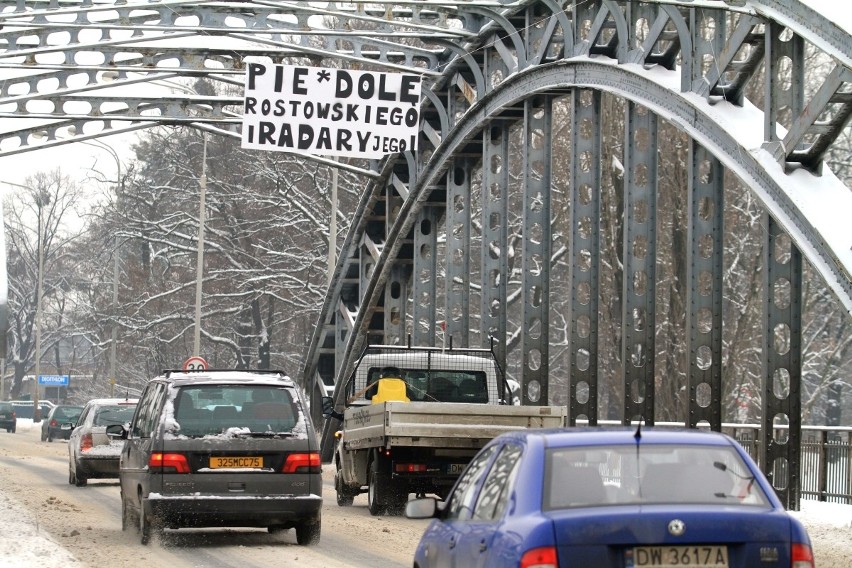 Na Kochanowskiego walczą z fotoradarami i ministrem Rostowskim (ZDJĘCIA)