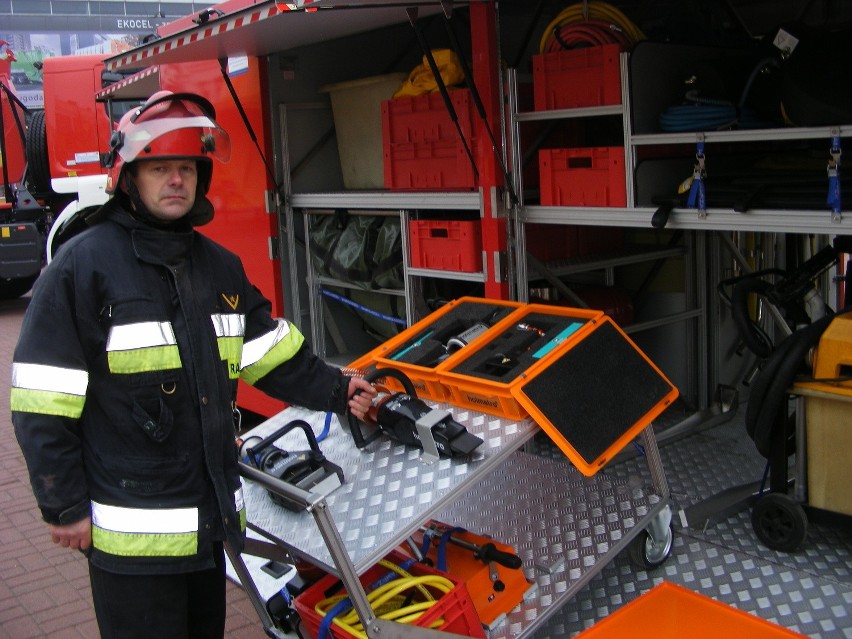 Nowy sprzęt hydrauliczny otrzymali strażacy z  Konina