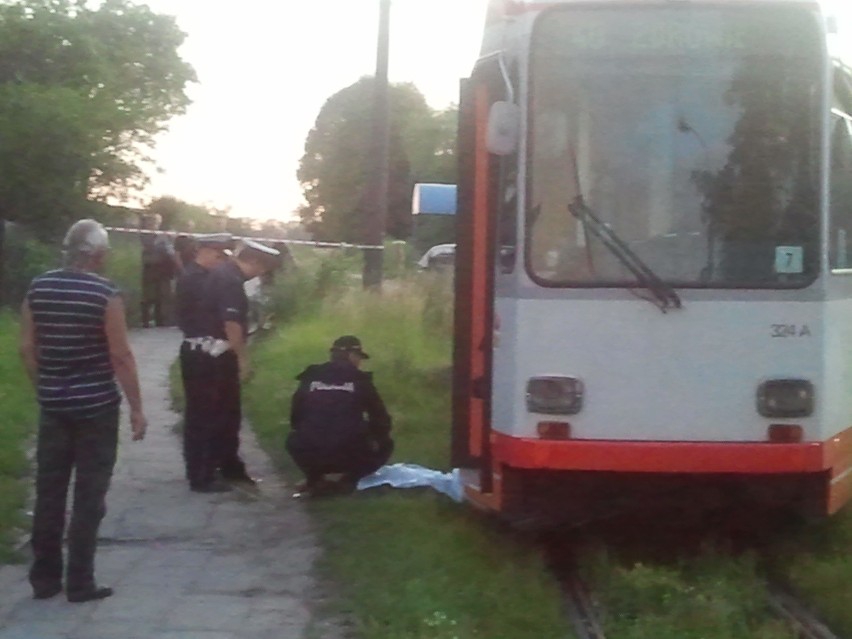 54-latek zginął pod tramwajem MPK [ZDJĘCIA+FILM]
