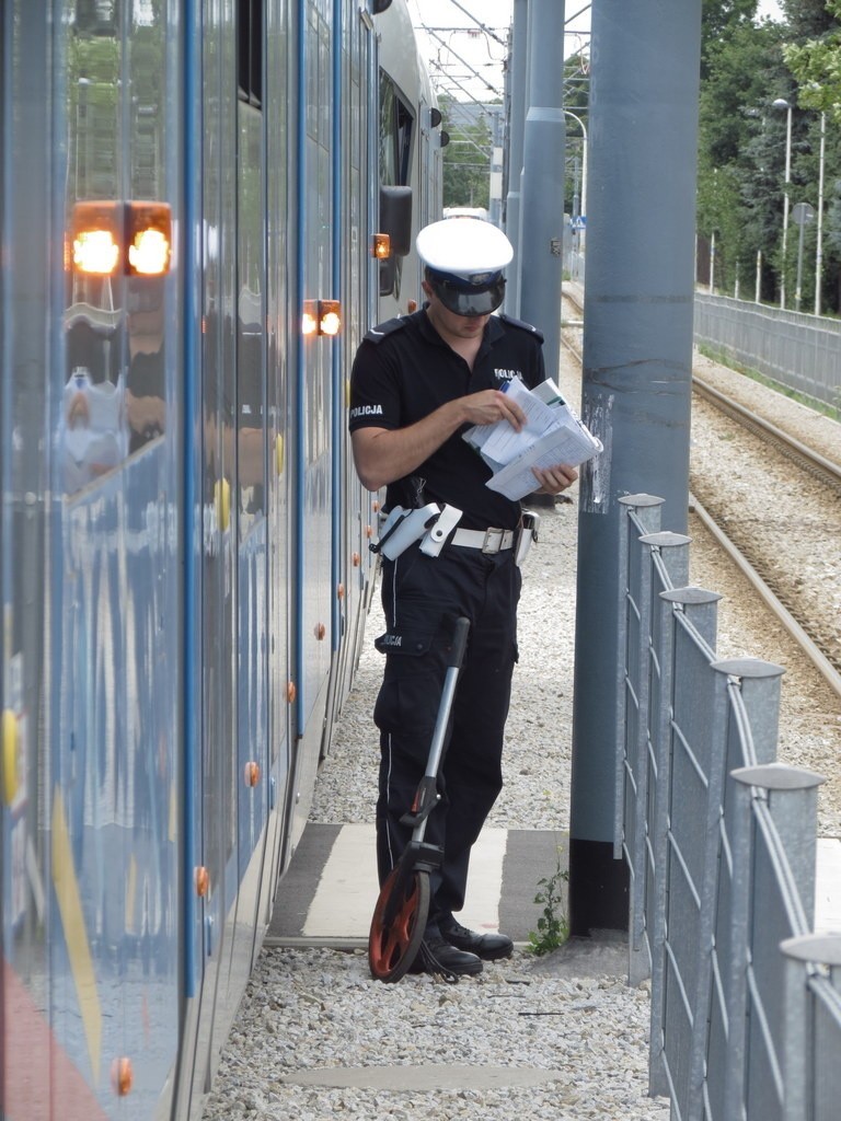 Wrocław: Tramwaj potrącił starszą kobietę (ZDJĘCIA)