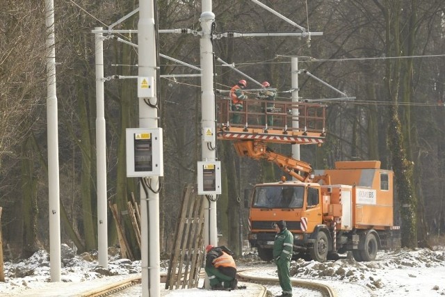 Słupy na pętli przy ulicy Grabiszyńskiej, zostały już przestawione