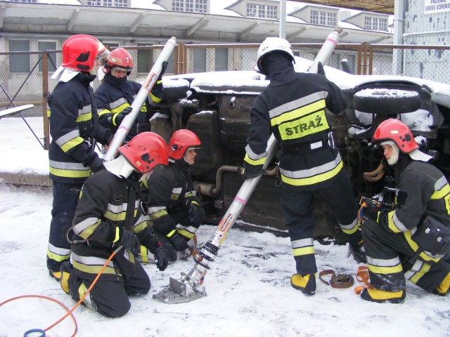 Adepci na strażaków odwiedzą wszystkie specjalistyczne jednostki działające w Poznaniu