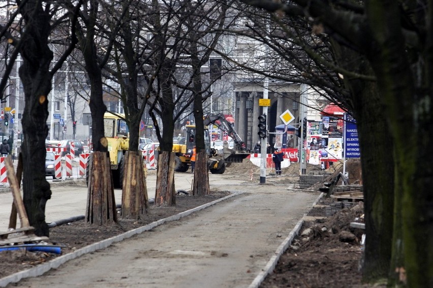 Wrocław: Remont pl. Orląt Lwowskich nareszcie przyspieszył (ZDJĘCIA)