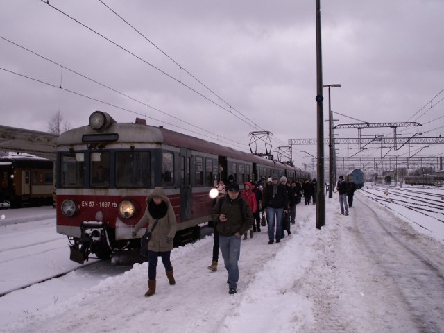 Podróżowanie zimą nie jest łatwe.