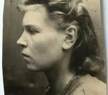 1945: Zofia Rojuk, zdjęcie wykonane w Niemczech, prawdopodobnie po wyzwoleniu, w obozie przesiedleńczym