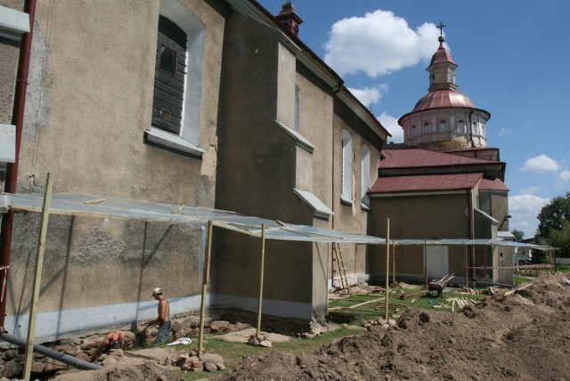 Odkryto średniowieczny cmentarz przy kościele w Brzezinach