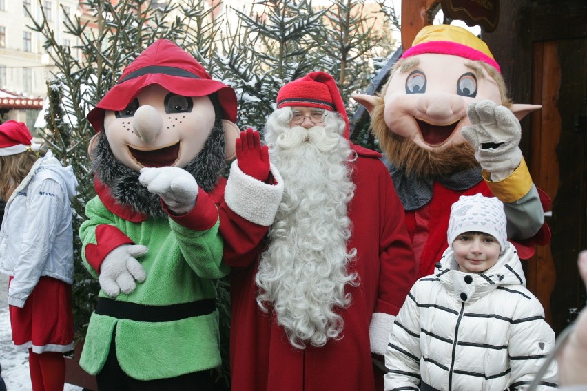 Wrocław: Mikołaj z Laponii spotkał się w Rynku z dziećmi (ZDJĘCIA)