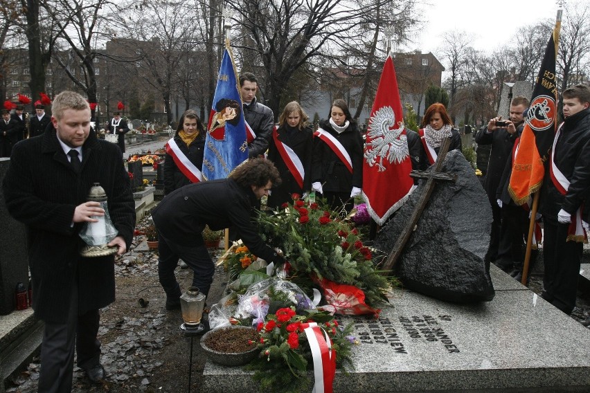 Katowice: Oddali hołd Zbyszkowi Cybulskiemu [ZDJĘCIA]