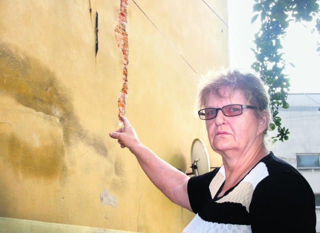 Anna Górczak, współwłaścicielka kamienicy,  zapewnia, że naprawiłaby komin, gdyby mogła