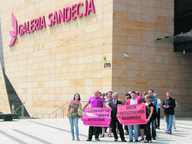 Zeszłoroczna akcja protestacyjna kupców przed galerią nie przyniosła efektu