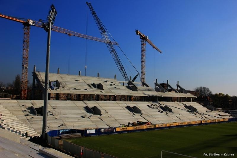 Budowa stadionu Górnika Zabrze: Rozpoczęto montaż dachu [WIDEO i ZDJĘCIA]
